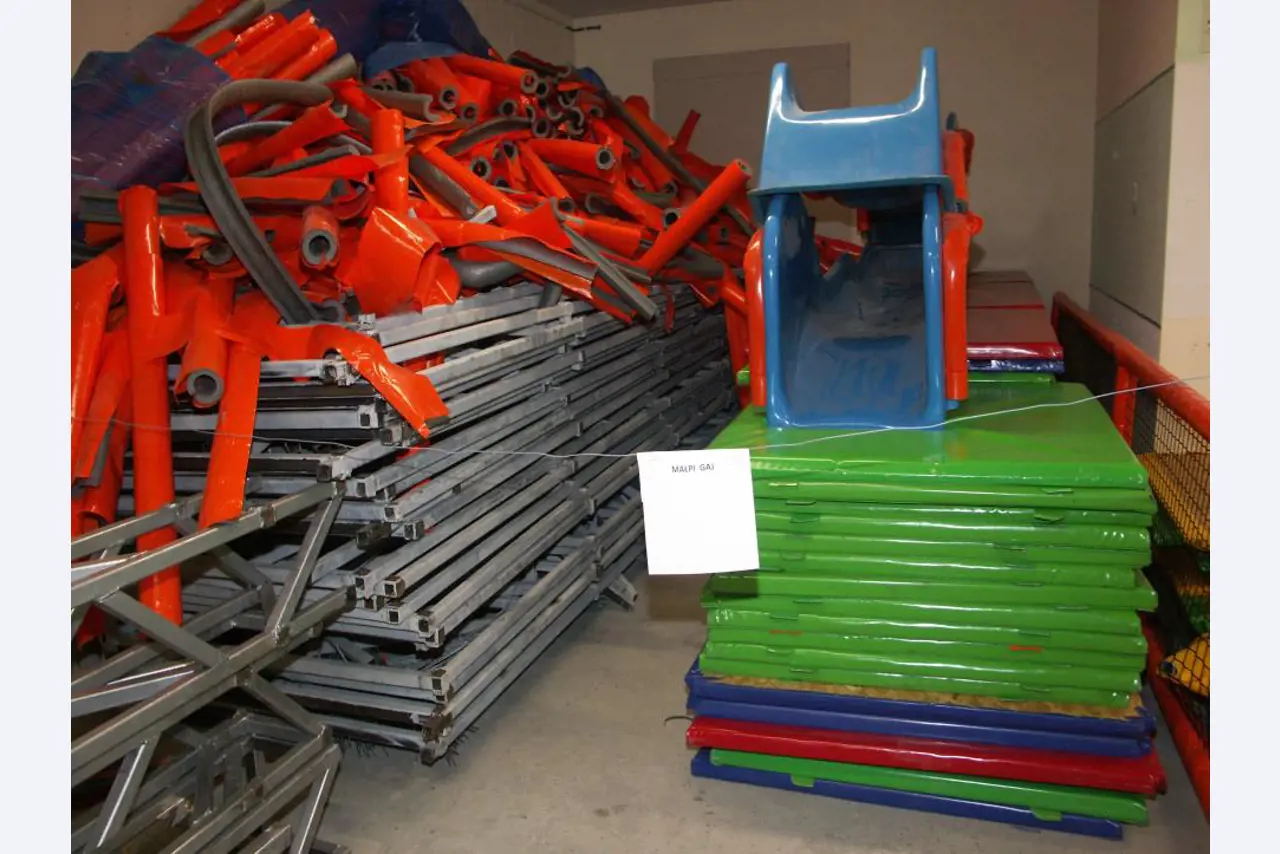 Construcción en bastidor de un parque infantil cubierto con accesorios, Monkey Grove, pista Ninja, "esponjas" de juegos blandos-8